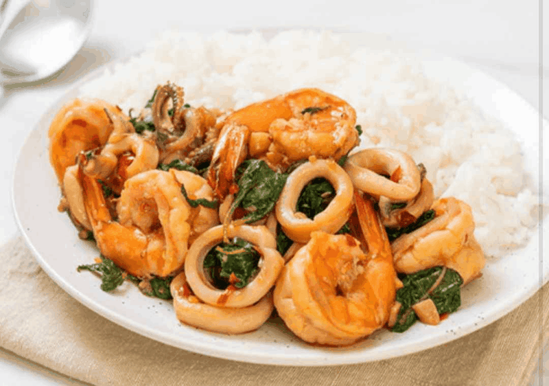 กะเพรารวมมิตรทะเล