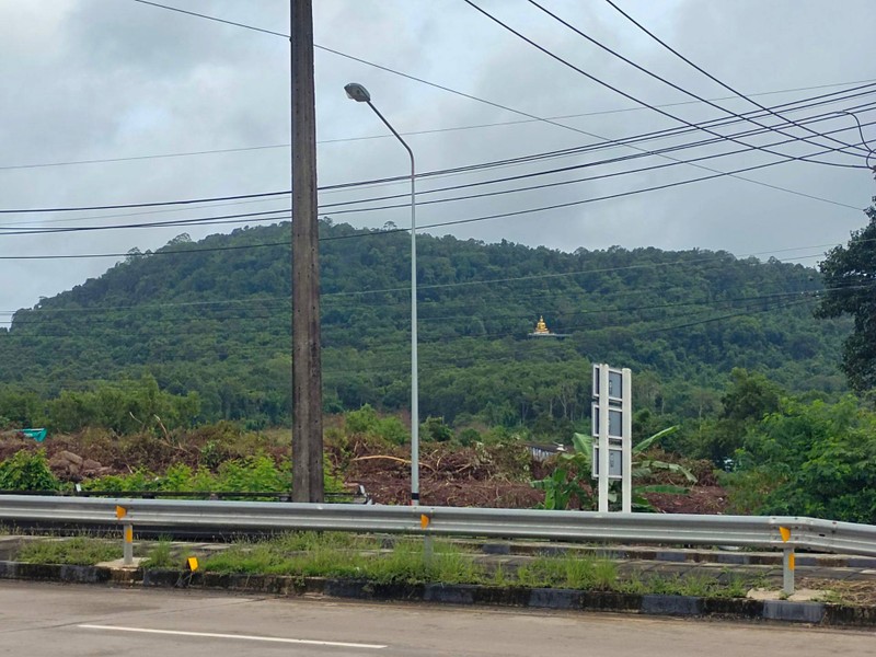 วัดอยู่เยื้องปั๊มปตท.คลองใหญ่