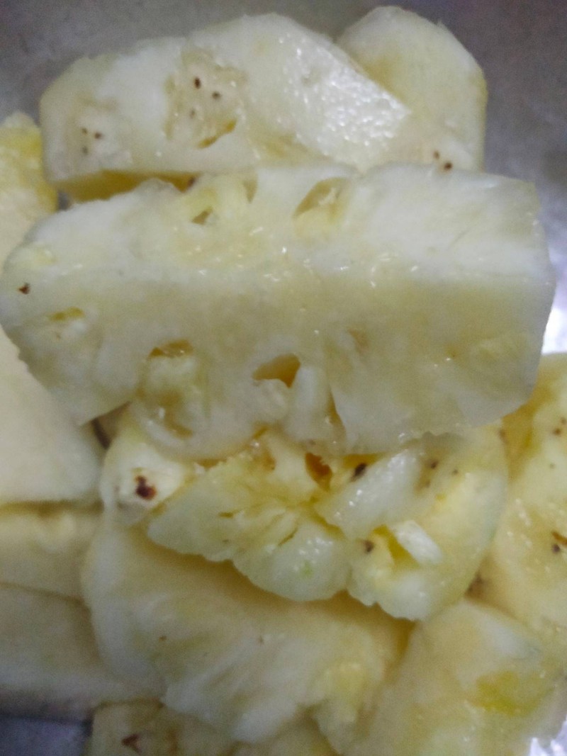 สับปะรดปัตตาเวีย..ที่หัวเล็กแต่หวาน..ปอกง่ายๆ  แพคในถุงลดโลกร้อน  

