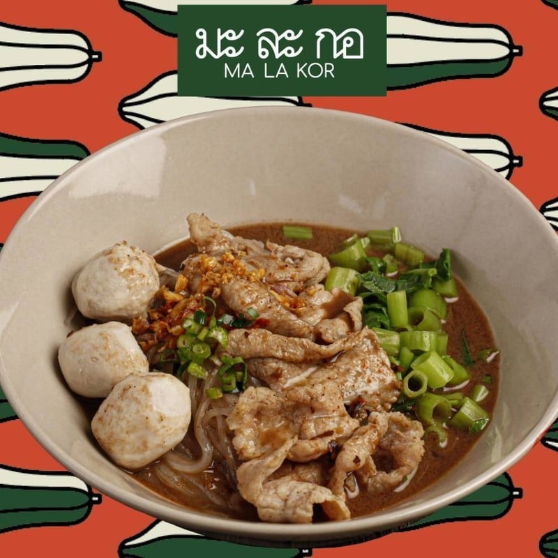 ก๋วยเตี๋ยวน้ำตกหมู (หมูสด,ลูกชิ้น)