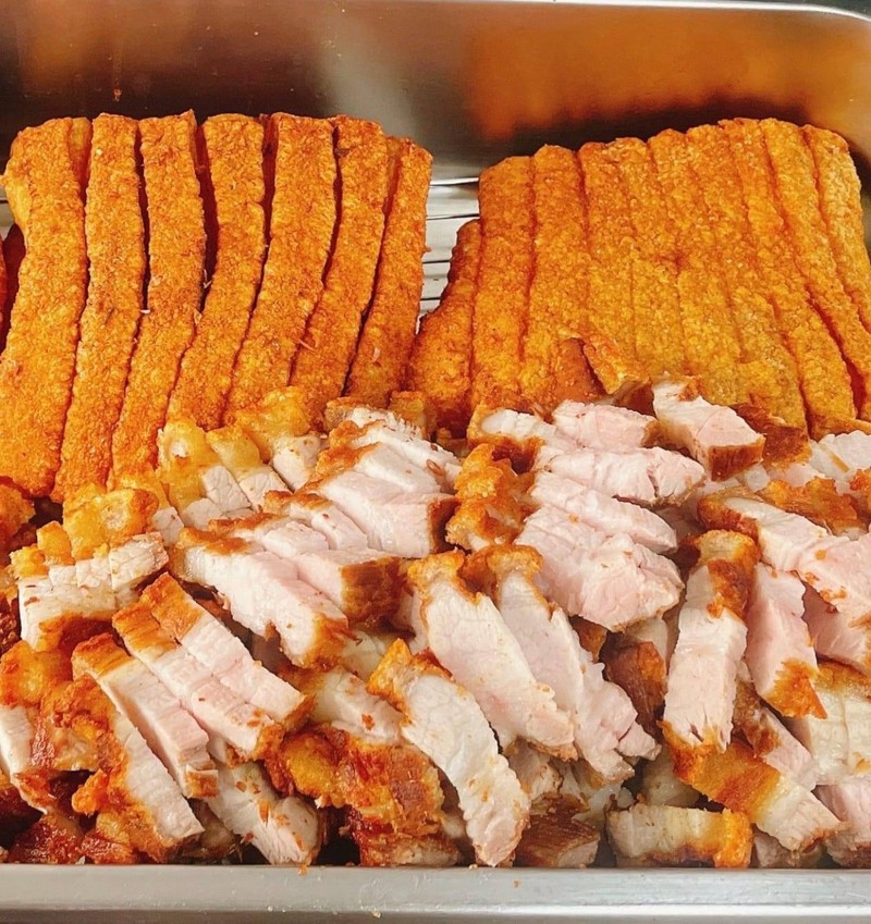 หมูกรอบพร้อมทาน