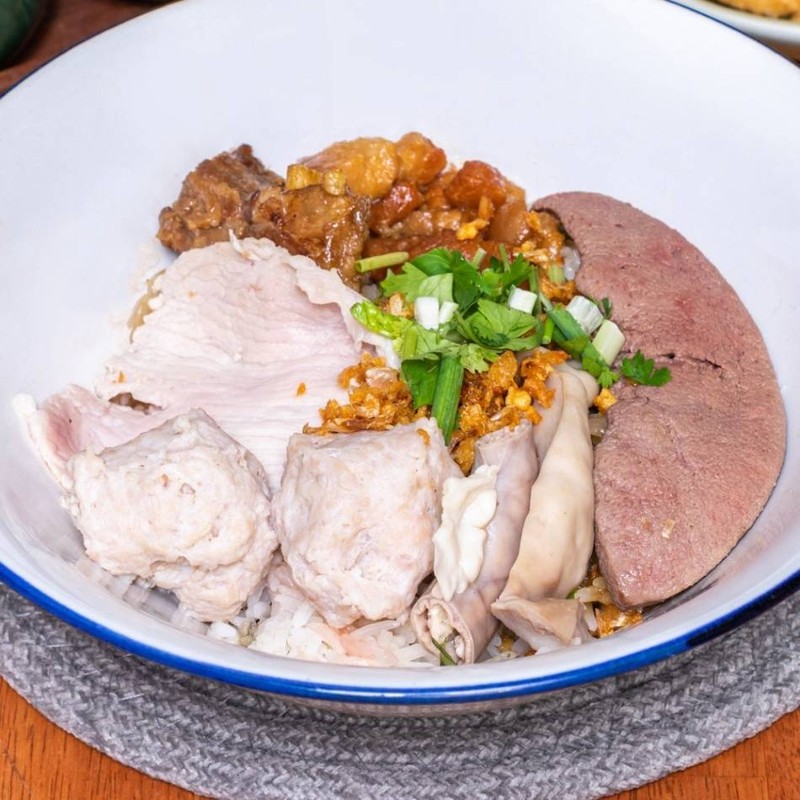 ข้าวแห้งหมูรวมเครื่องใน