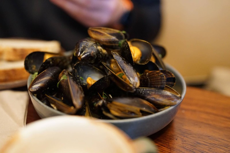 Shetland mussels, tom yum goon nam khon, sourdough !!