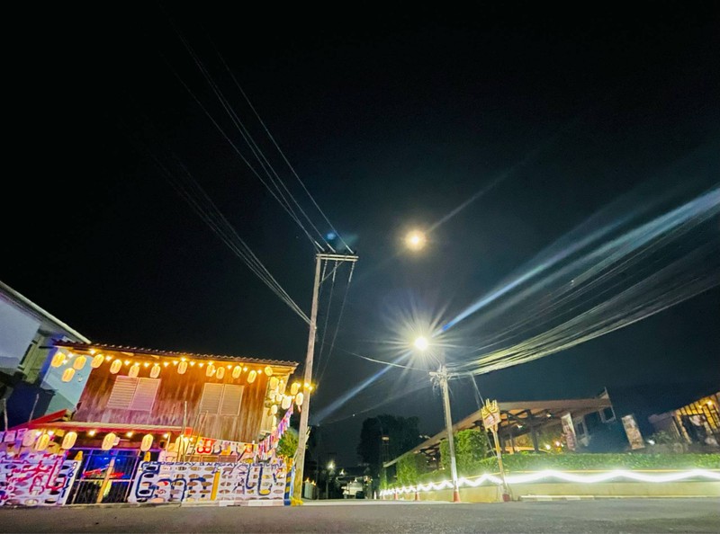 บรรยกาศหน้าร้าน gooddayyakiniku&yakitori เป็นบ้านสไตล์เก่าๆแต่งแบบญี่ปุ่นๆนิดๆ  