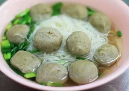 ก๋วยเตี๋ยวลูกชิ้นเนื้อ