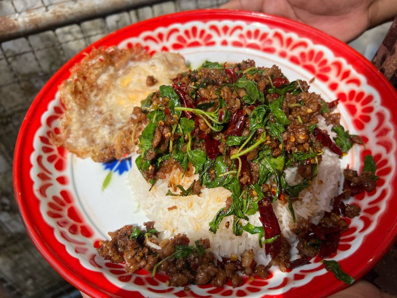 กระเพราปากบาน