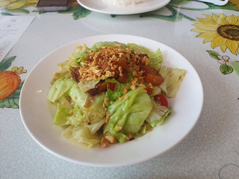 รสชาติกลางๆ ผัดยังไม่เข้าเนื้อนัก