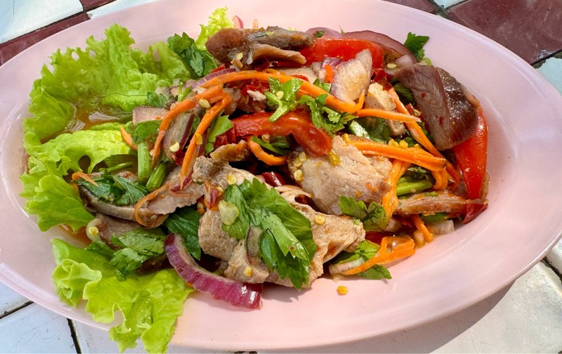 ยำหมูย่าง อร่อยเด็ด😋