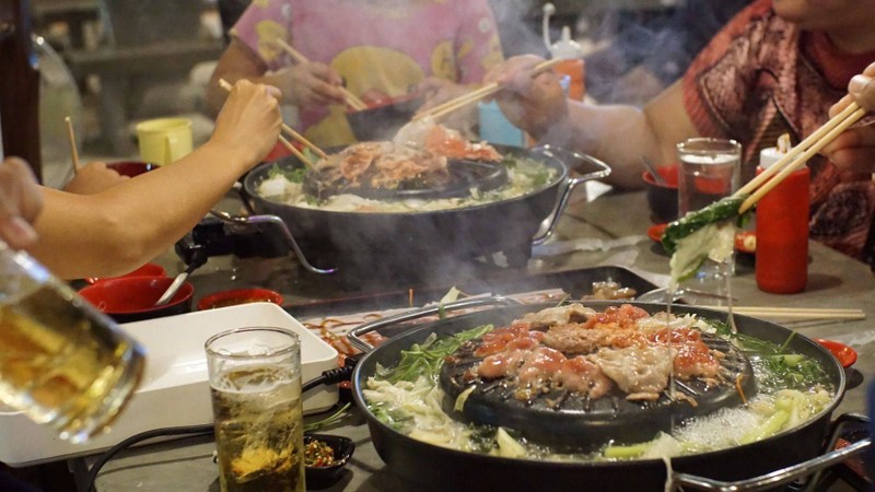 อร่อย​ สะอาด​ น้ำจิ้มเด็ด​ บรรยกาศดี​ ที่จอดรถเยอะ