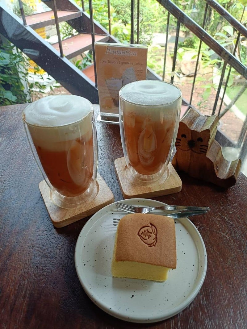 ชาไทยรสชาติดี ขนมจากไต้หวันก็อร่อย กินเข้ากันมากๆเลยค่ะ