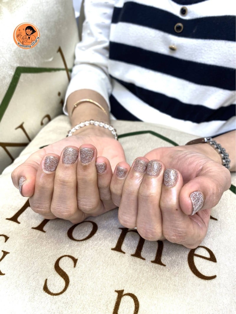 ทาสีเจลเล็บมือ