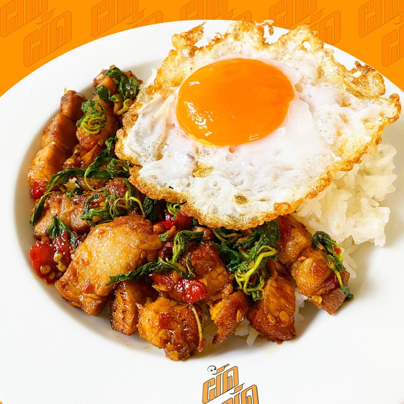 ผัดกระเพราะหมูกรอบ+ไข่ดาวกรอบ