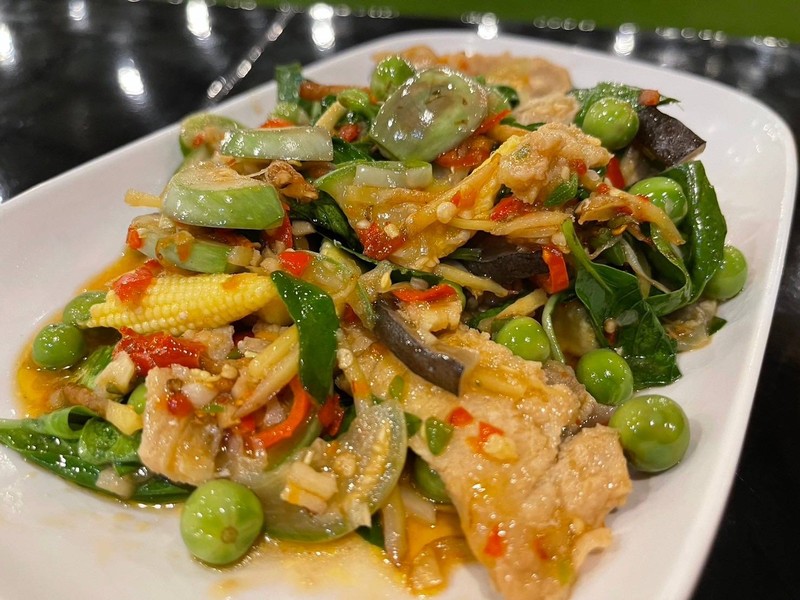 ปลาบึกผัดฉ่า