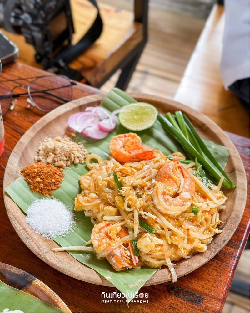 ผัดไทยกุ้งสดฉ่ำๆ