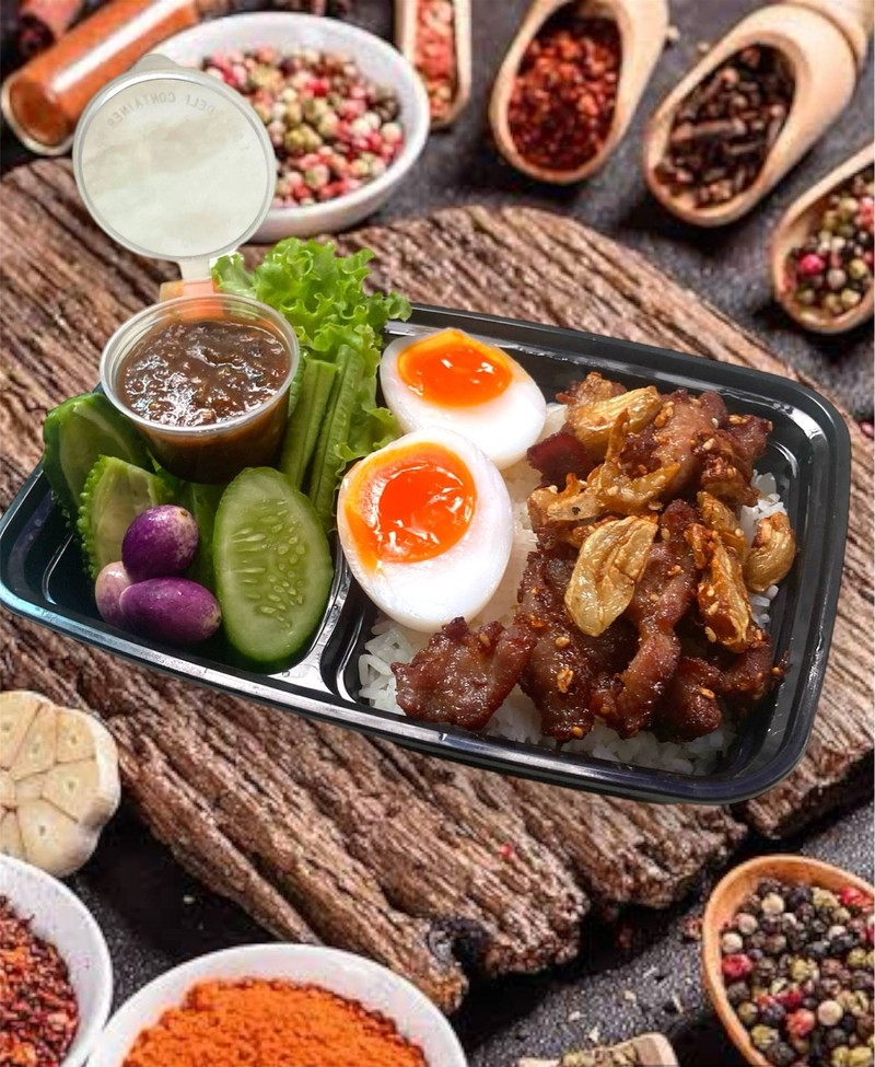 หมูทอดกระเทียมแจ่วปลาร้า