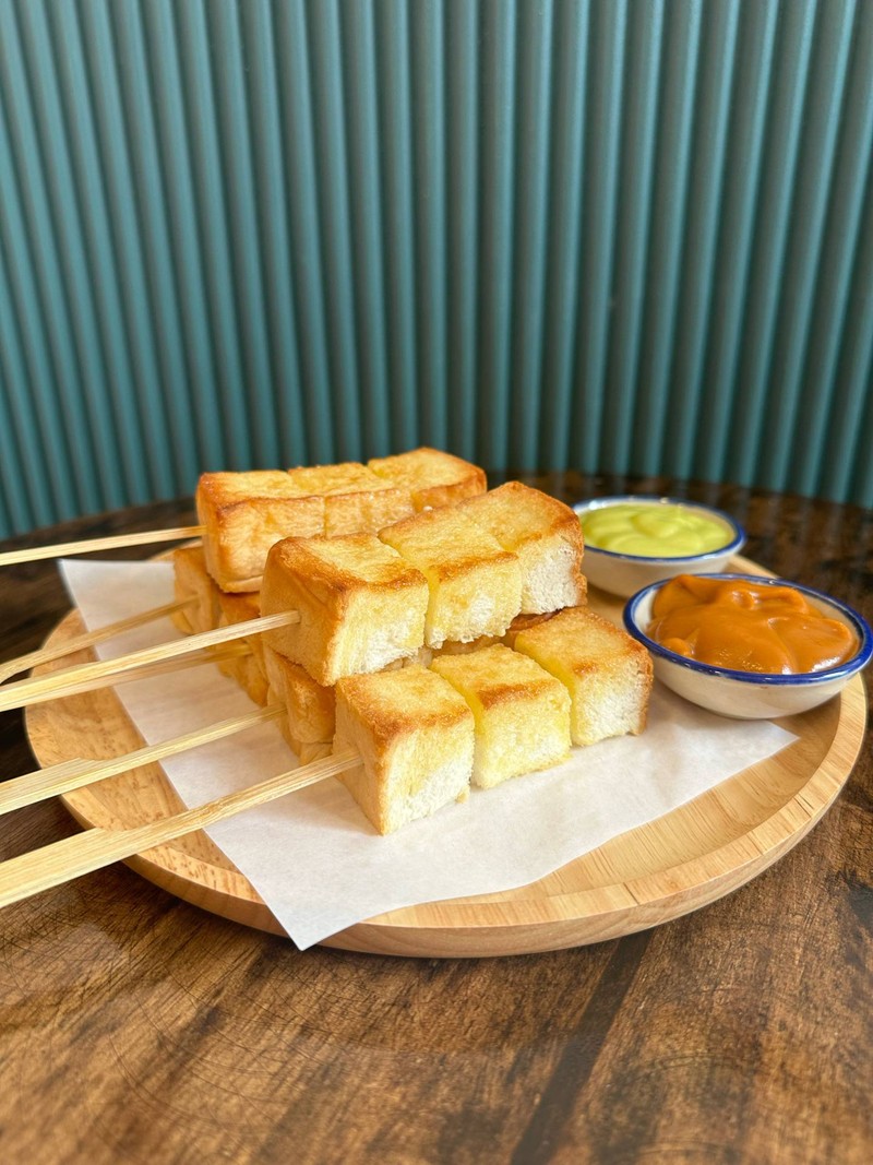 ปังปิ้งกรอบนอกนุ่มใน สังขยาใบเตย เด็ดไม่หวานมาก