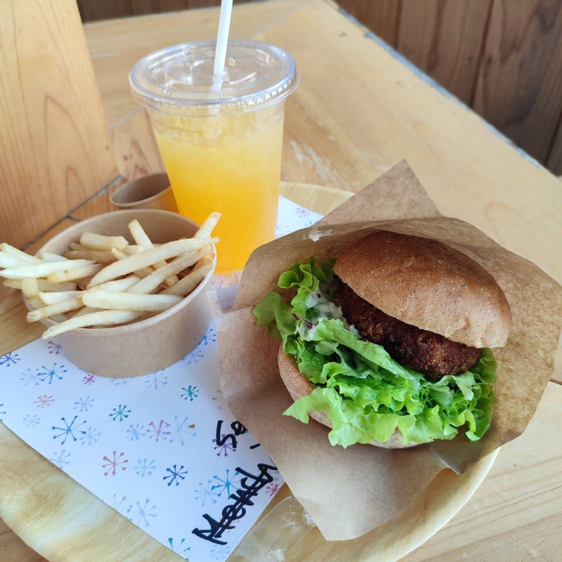 เบอร์เกอร์ทะเลรวม กุ้ง หอยเชลล์