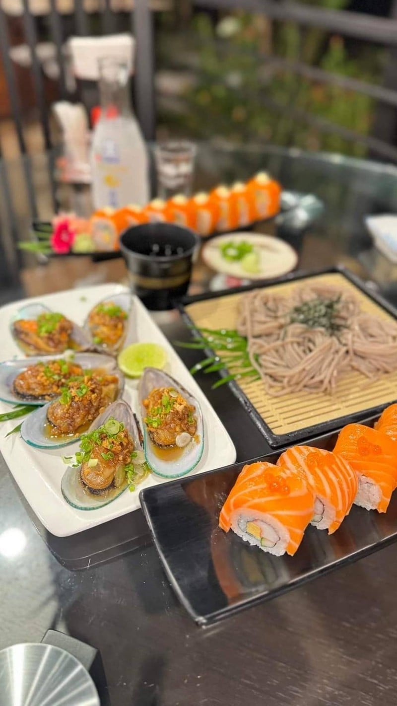 ปลาดิบสดมากเนื้อหวาน หอยแมลงภู่ตัวใหญ่รสชาติอร่อยเลย