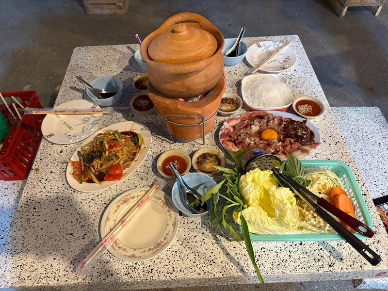 ชุดหมูจิ้มจุ่ม