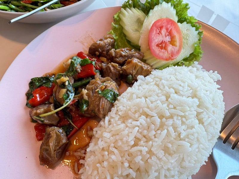 กะเพราหมูตุ๋น