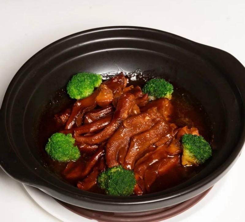 ขาห่านอบซอสเป๋าฮื้อ (M)