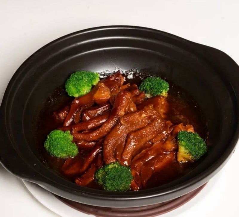 ขาห่านอบซอสเป๋าฮื้อ (M)