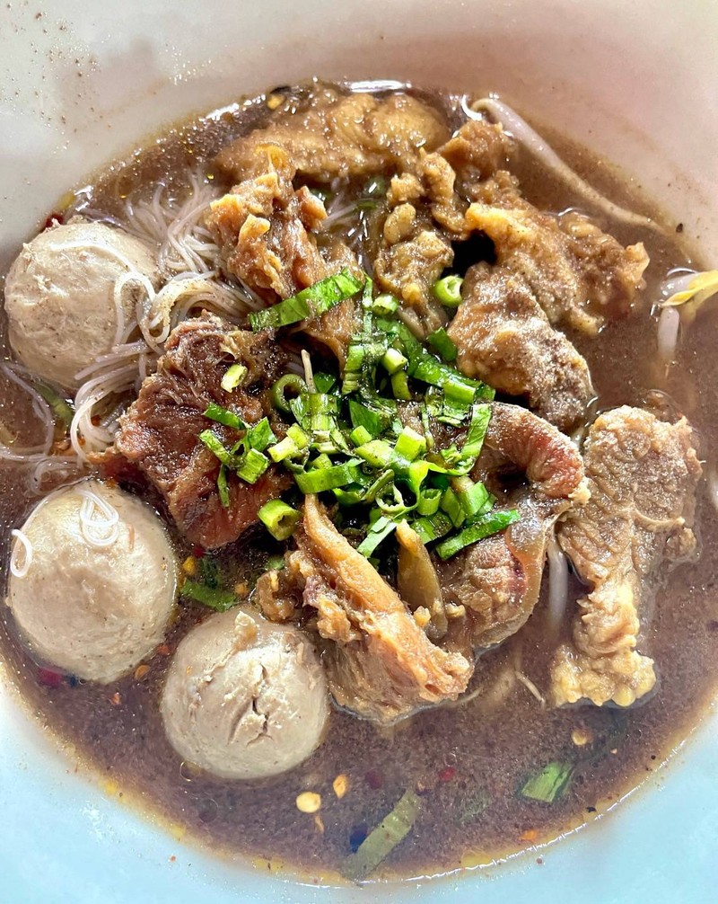 เส้นหมี่เนื้อตุ๋น