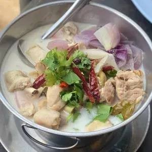 ต้มข่าไก่