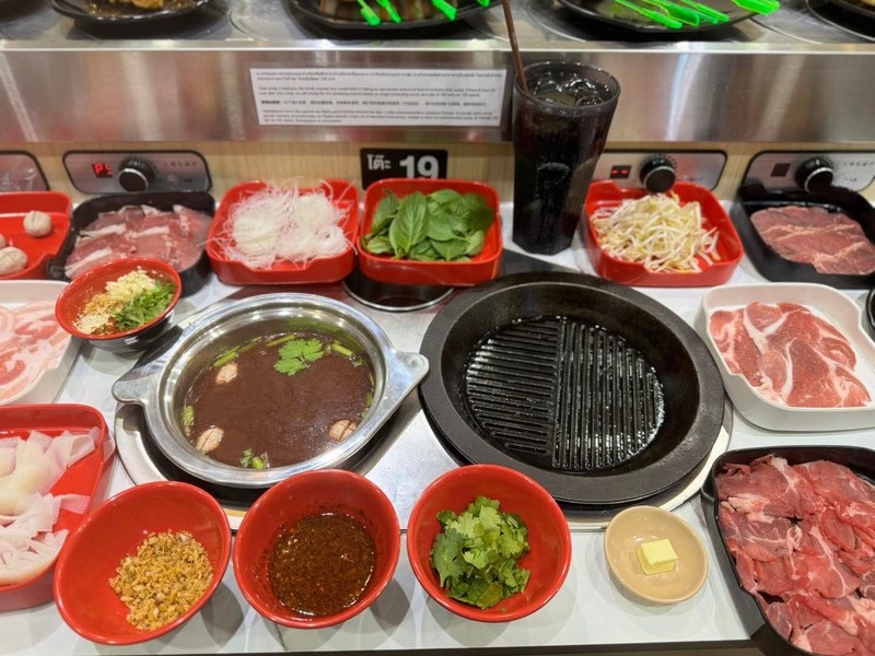 บุฟเฟ่ต์สายพานเจ้าเเรกในเกาะช้าง