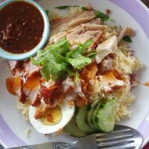ข้าวมันไก่ หมูแดง