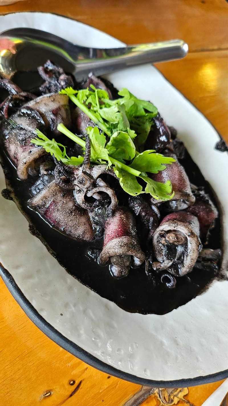 ปลาหมึกผัดน้ำดำ