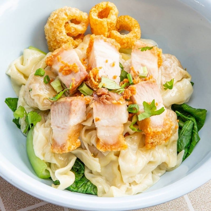 เกี๊ยวน้ำหมูกรอบ