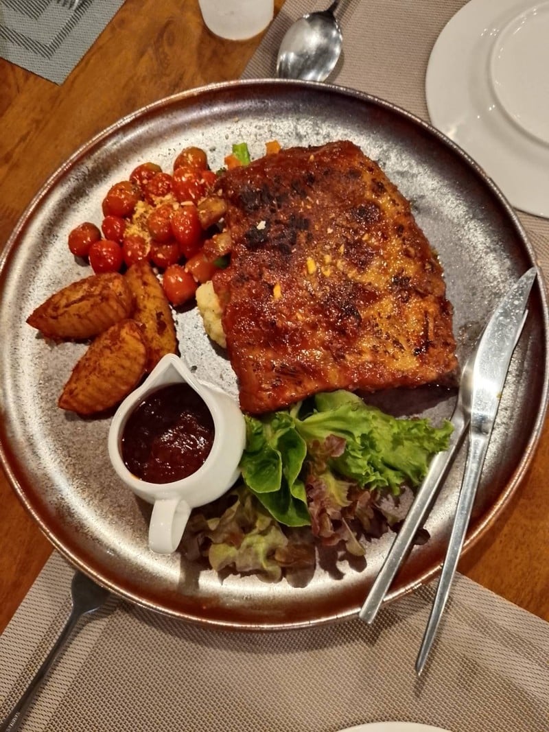 BBQ spare rib  บรรจงฝีมือจาก เชฟกุ้ง  อร่อยมากๆ ทานมาจากร้านเก่า ติดใจมากครับ