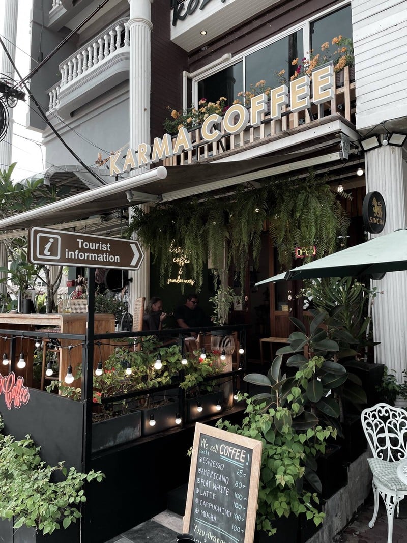 บริเวณหน้าร้าน