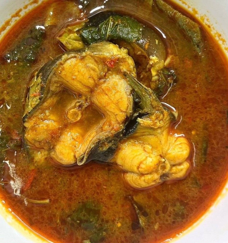 แกงปลาดุกใบยี่หร่า