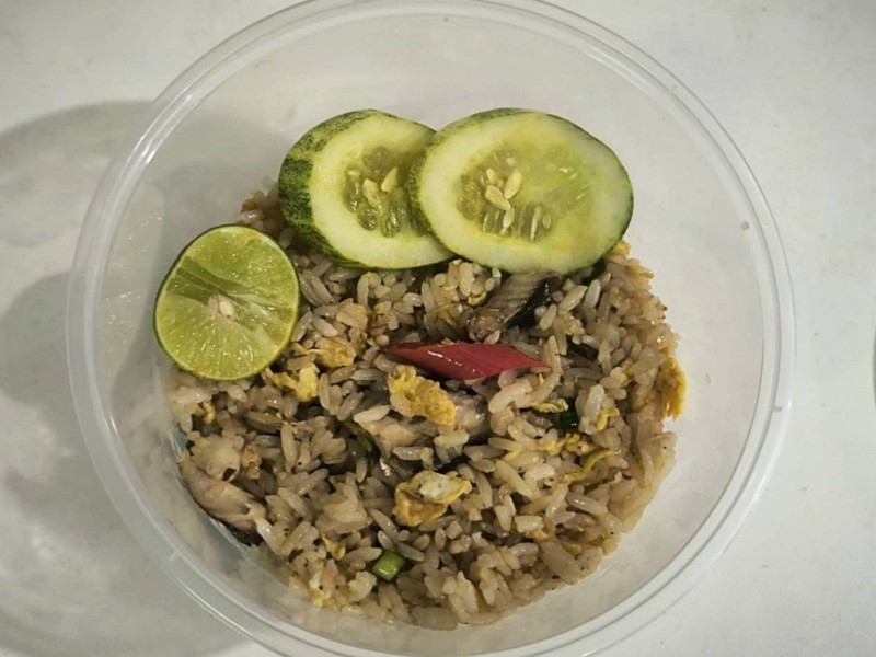 ข้าวผัดปลาทูพริกสด