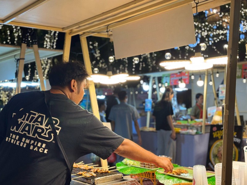 พ่อค้าปิ้งหมู