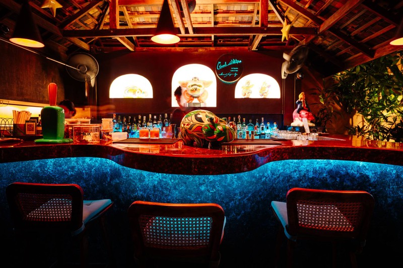 Ambient and relaxing bar counter with Arnaud Nazare-Aga's pop art pieces on it.