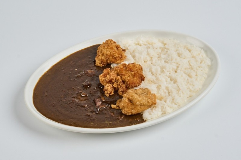 ข้าวหน้าแกงกะหรี่หมูชาชู พิเศษ ไก่คาราอาเกะ