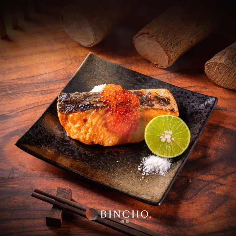 [A La Cart] Salmon Shioyaki with Ikura - แซลม่อนย่างเกลือและอิกุระ