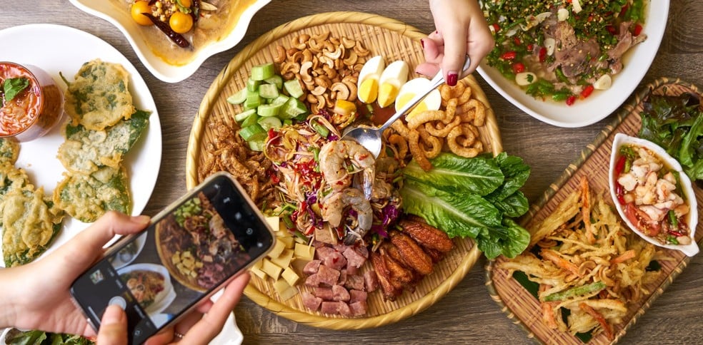 10 ร้านส้มตำถาดแซ่บชัวร์ รสนัวถึงใจ!