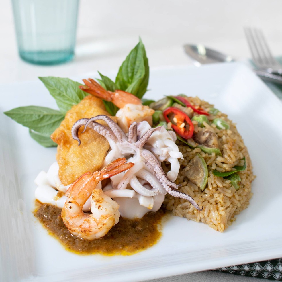 ข้าวผัดแกงเขียวหวานทะเลเดือด