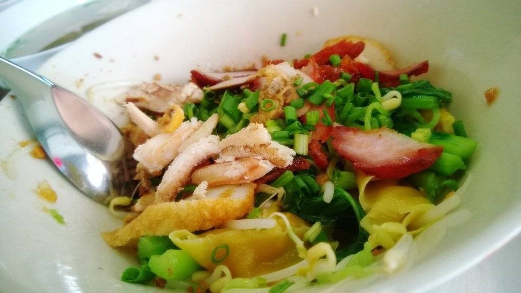 บะหมี่ เกี๊ยว ปู หมูแดง