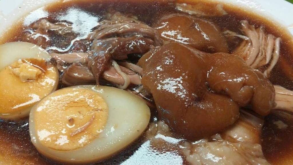 ขาหมูตีสาม ขาหมูตีสาม