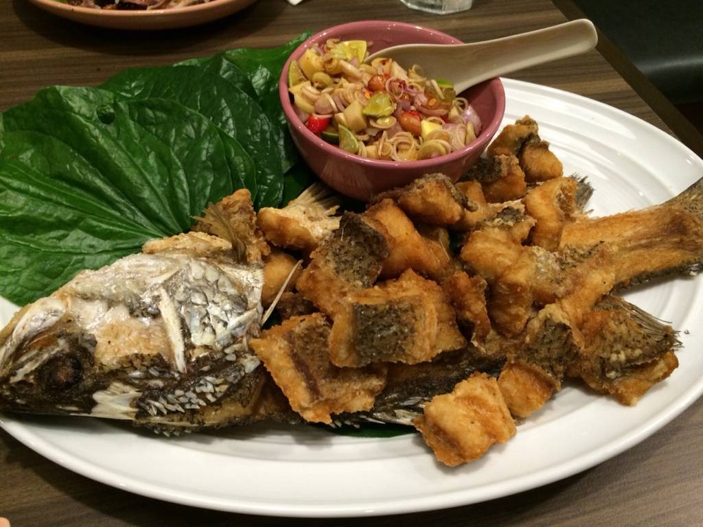 ไก่ย่างเสือใหญ่ By Mangmoom สุขุมวิท 49 ไก่ย่างเสือใหญ่ By Mangmoom สุขุมวิท 49