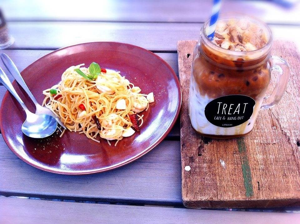Treat Cafe & Hang Out เสนา Treat Cafe & Hang Out เสนา