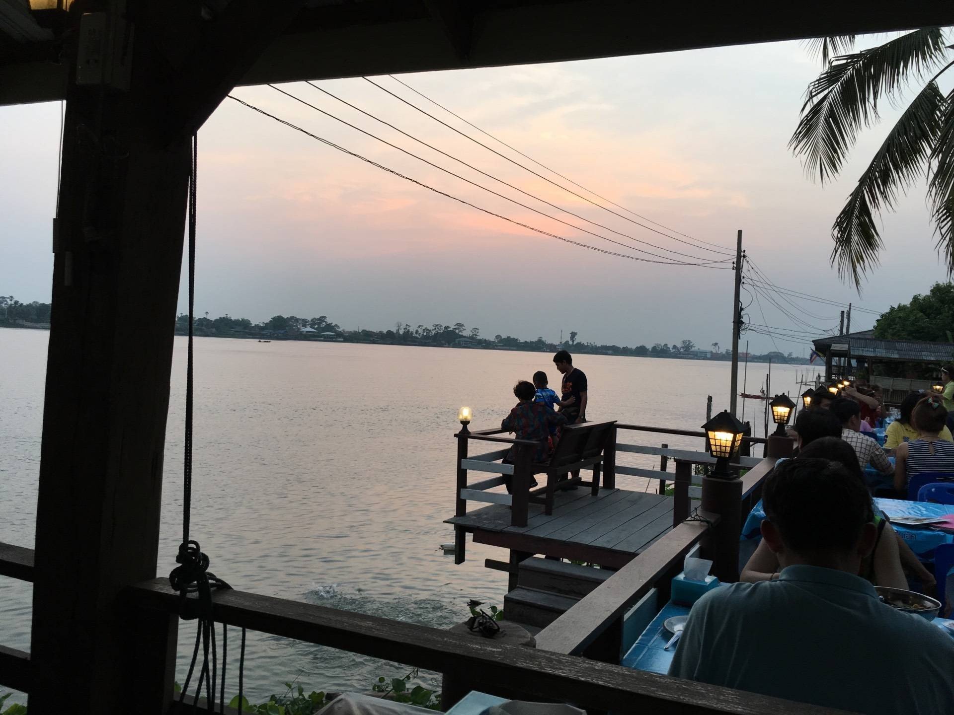 ร้านอาหารครูจุก ริมเจ้าพระยา ร้านอาหารครูจุก ริมเจ้าพระยา