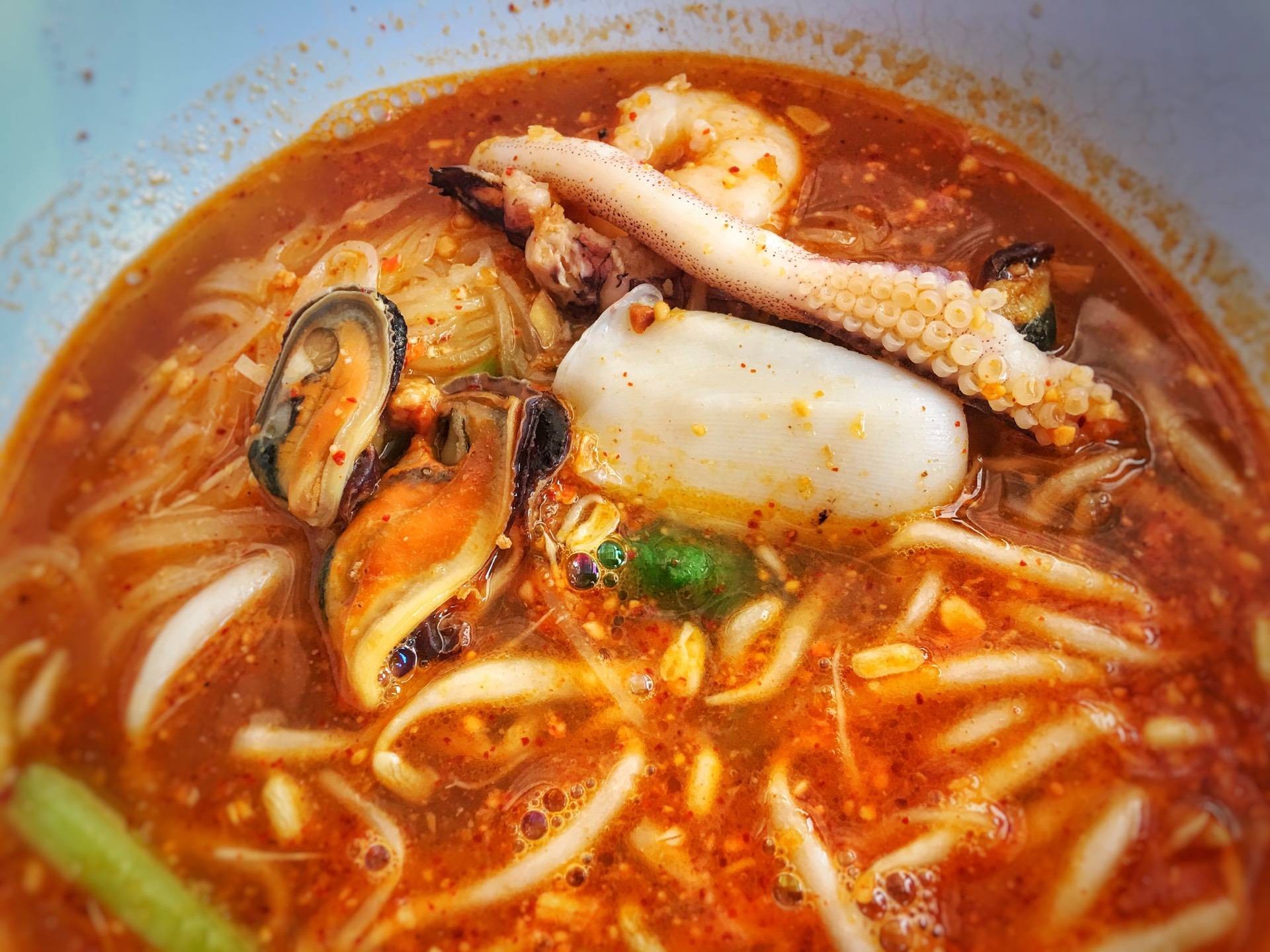 เมนูของร้าน ก๋วยเตี๋ยวต้มยำทะเล ริมเขื่อน