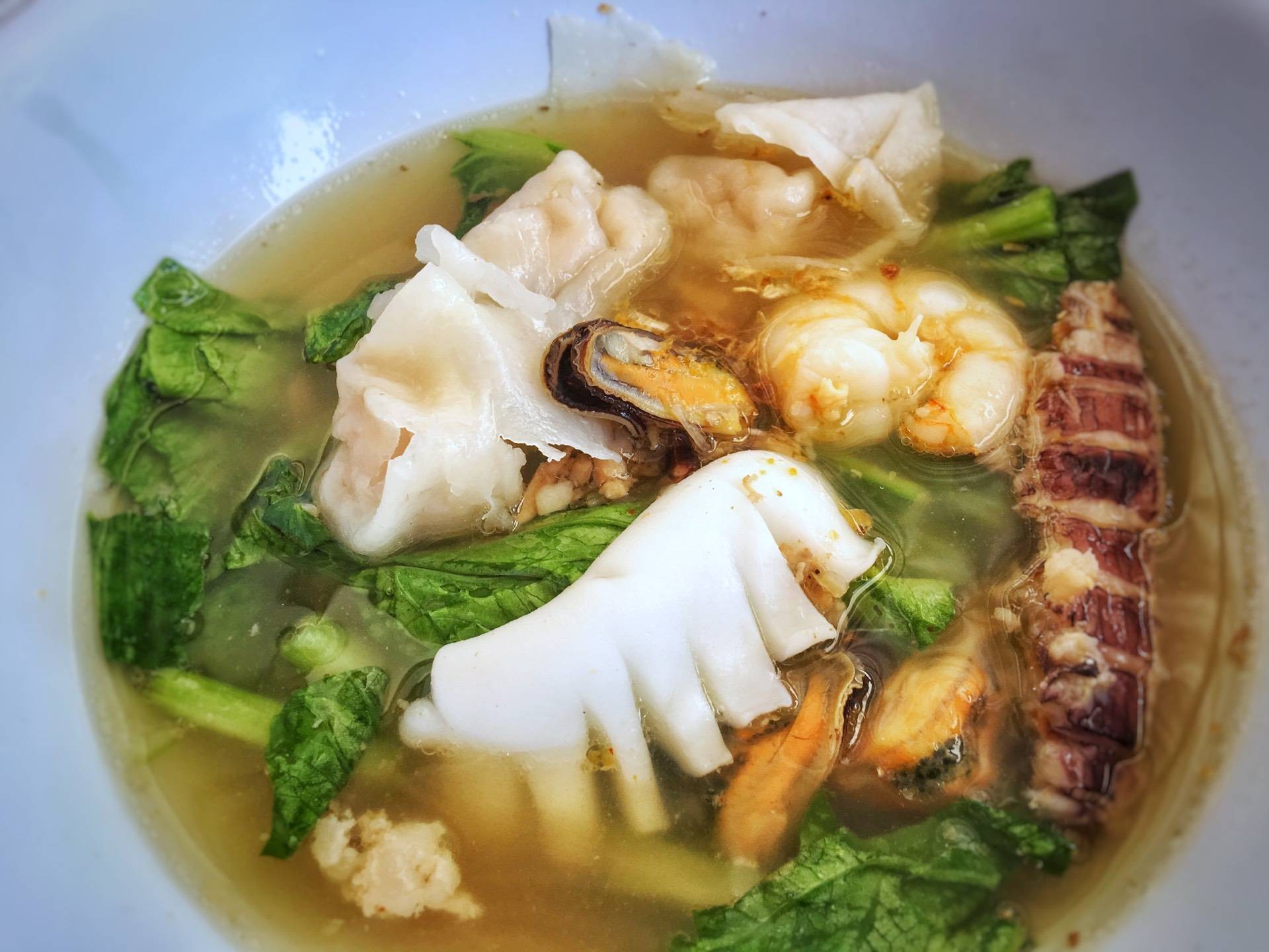 เมนูของร้าน ก๋วยเตี๋ยวต้มยำทะเล ริมเขื่อน