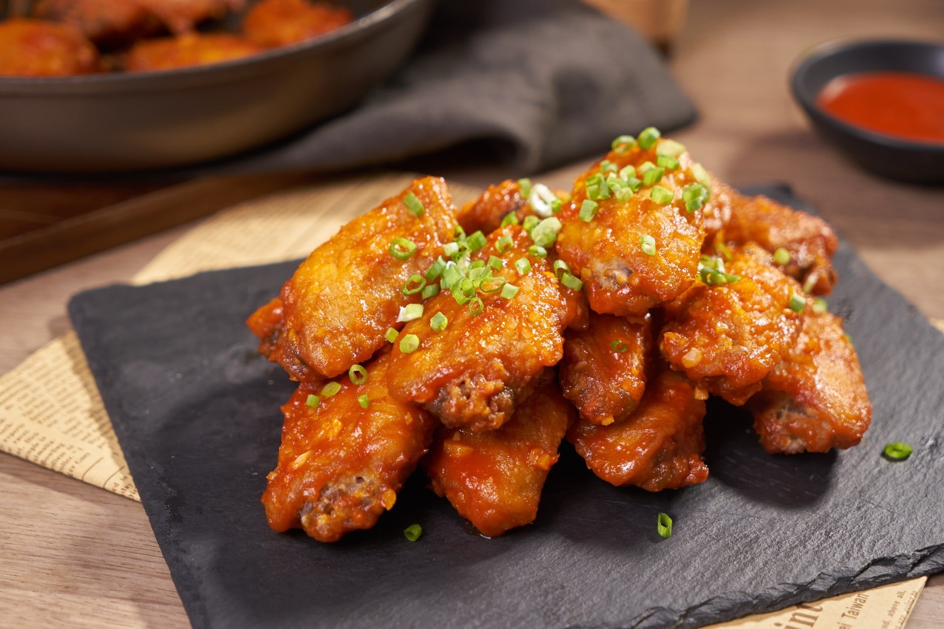 ปีกไก่กรอบซอสเผ็ด